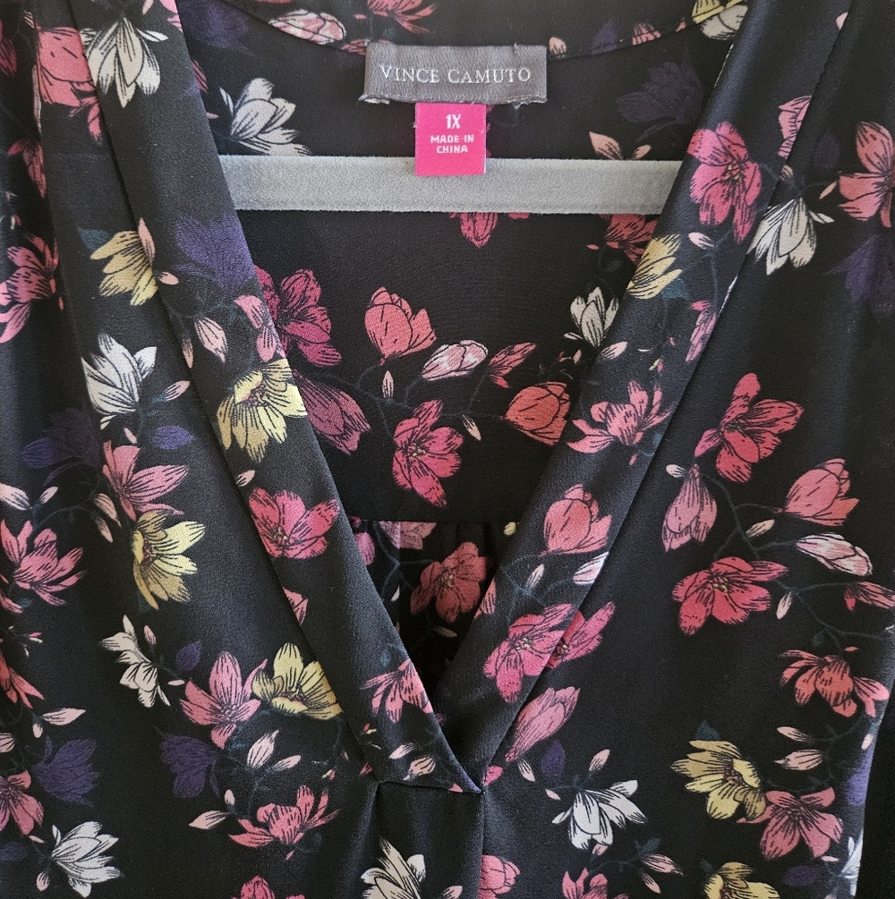 Vince Camuto Black Floral Blouse - Picture 4 of 7
